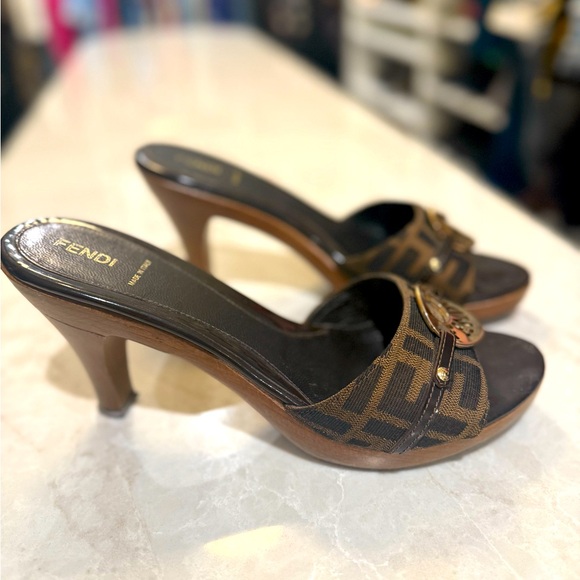 Fendi Brown Zucca Canvas Block Heel Mule Sandals in EUC size 41 - Picture 3 of 7